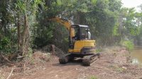 Pemkot Tangsel Keruk Sungai Ciputat 2